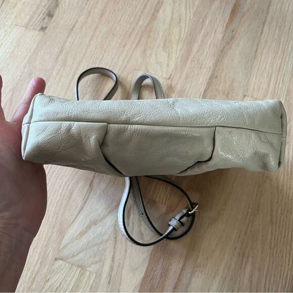 Marc Jacob small leather messenger side bag taupe color - Picture 6 of 6